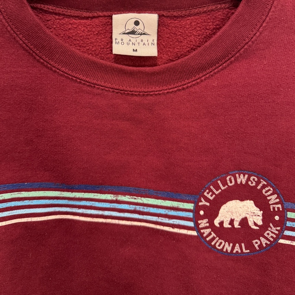 Yellowstone National Park Burgundy Sweatshirt Unisex Size M - Picture 2 of 3